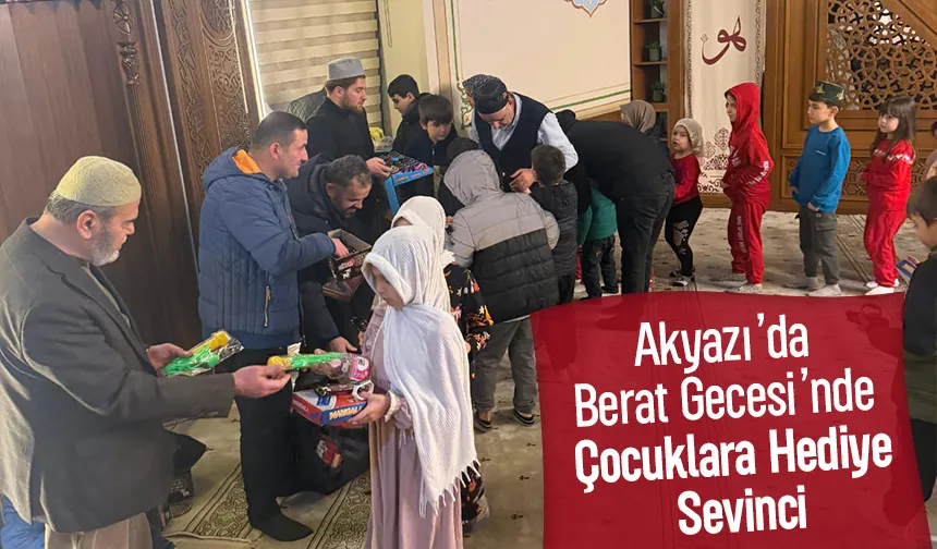 Akyazı’da Berat Gecesi’nde Çocuklara Hediye Sevinci