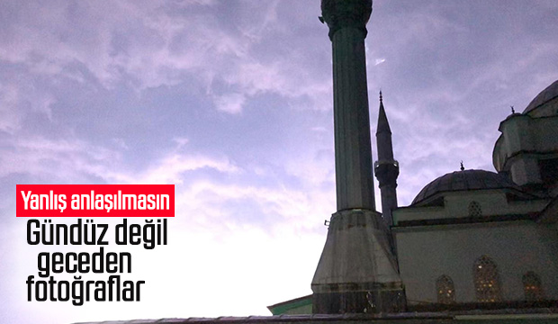 Akyazıda Geceyi Şimşekler Aydınlattı