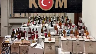 Akyazı’da iş yerine baskın: Binlerce kaçak içki ele geçirildi