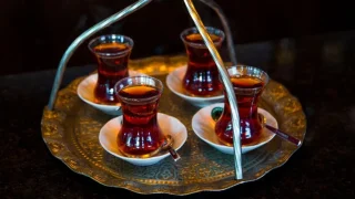 Akyazı'da kahvehanelerde çay ve kahve zamlandı