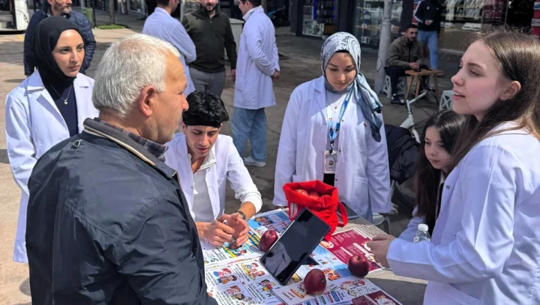 Akyazı’da öğrencilerden Sağlık Sokağı etkinliği