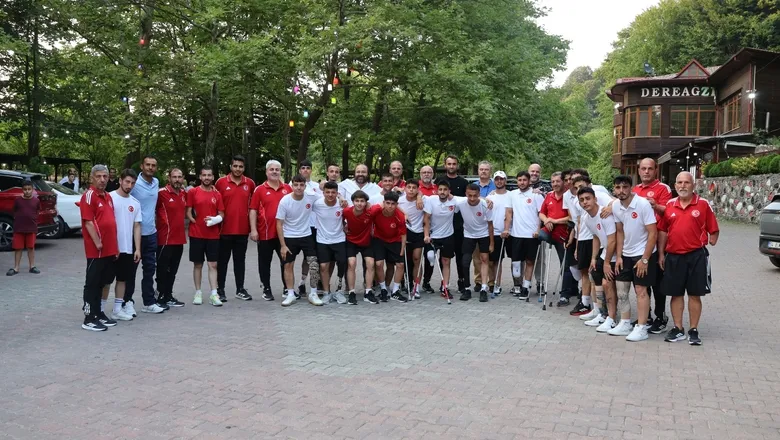 Akyazı’da Örnek Buluşma: Karaoğlan, Sporcularla Bir Arada