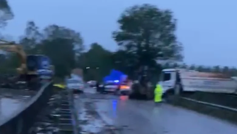 Akyazı'da sel alarmı; Köprü trafiğe kapatıldı