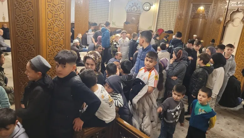 Akyazı’da Son Teravih Çocuklara Hediyelerle Taçlandı