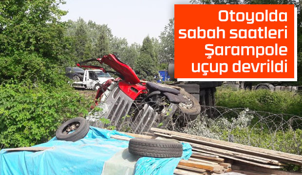 Akyazıda TIR şarampole uçtu