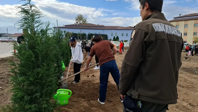 Akyazı’da Yeşil Vatan Seferberliği: 400 Fidan Toprakla Buluştu