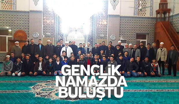 Akyazılı Gençler Yatsı Namazında Buluştu