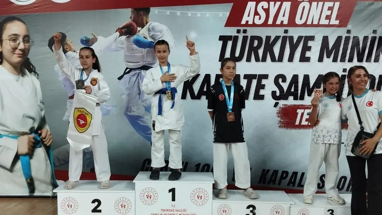 Akyazılı karateciler gururlandırdı