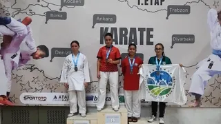 Akyazılı karateciler madalyaları topladı