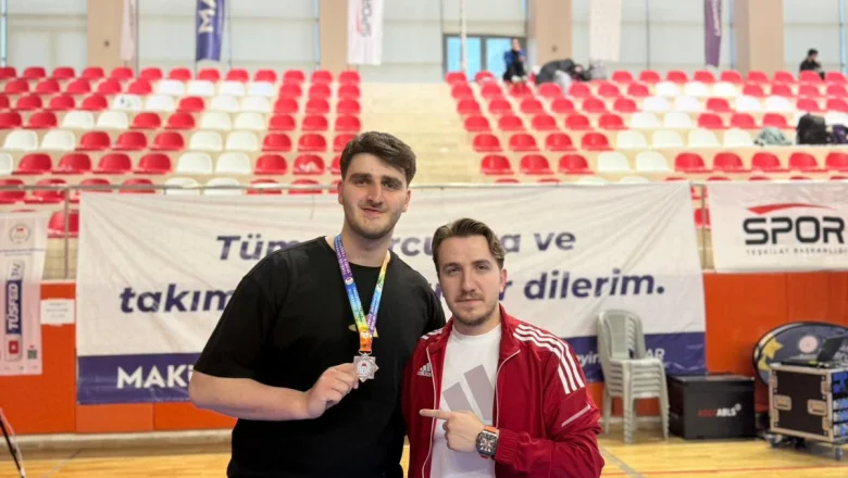 Akyazılı sporcu gururlandırdı