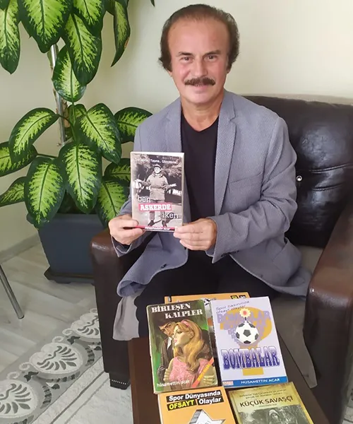 Akyazılı yazar Hüsameddin Acar'dan imza günü