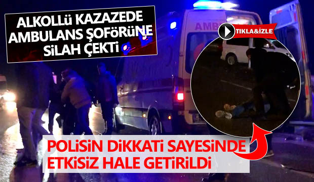 Alkollü kazazede ambulans şoförüne silah çekti 