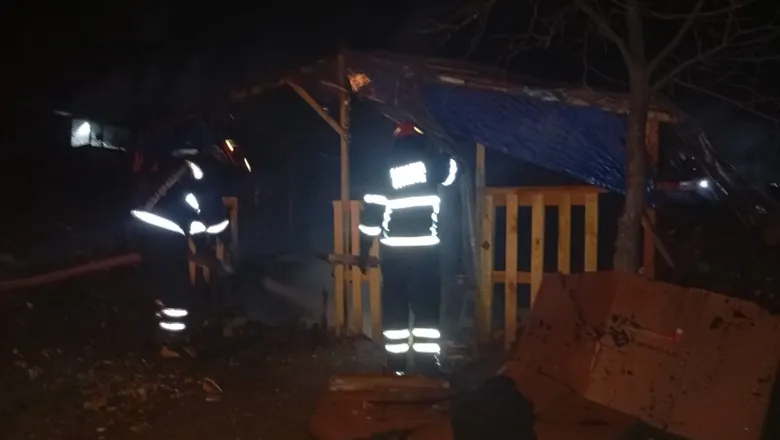 Alkollülerin mesken tuttuğu baraka yandı