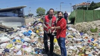 Altınları yanlışlıkla çöpe attılar