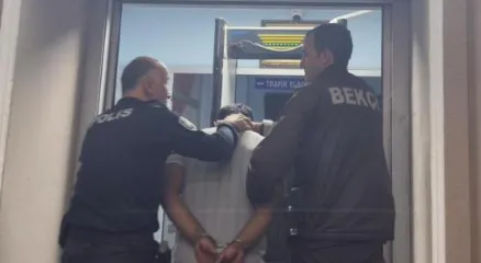 Aranan 2 kişi yakalandı