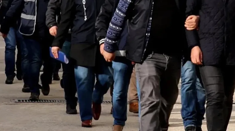 Aranan yüzlerce firari yakalandı