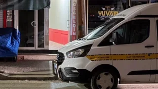 Arkadaşlarıyla otururken gelen acı son