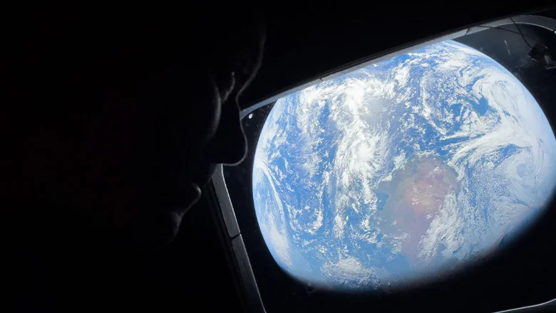 Artemis II'nin ay çevresindeki yolculuğunu canlı izleyin