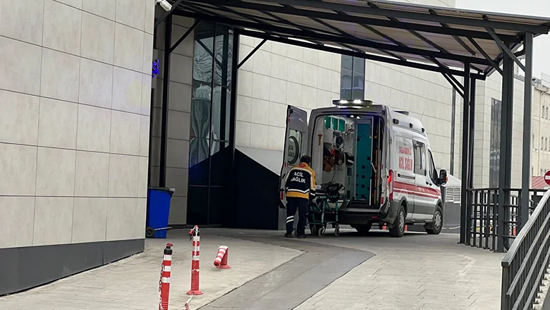 Asma köprüde çökme: 2 yaralı