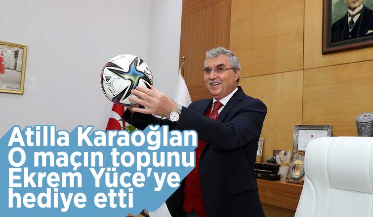 Atilla Karaoğlan O maçın topunu Ekrem Yüce'ye hediye etti