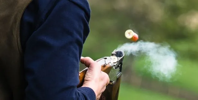 Ava giden kişi kazara kendini vurdu