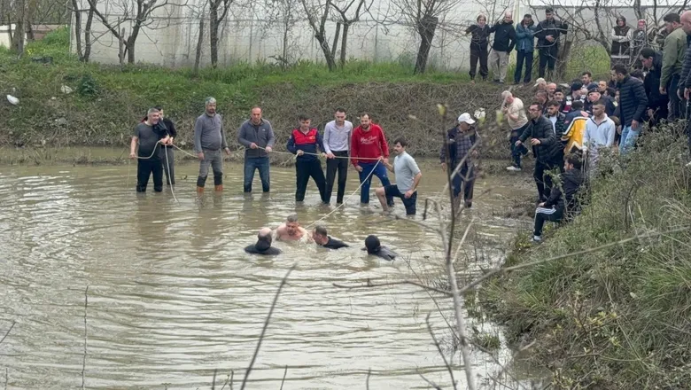 Ayağı kayan çocuk düştüğü gölette boğuldu