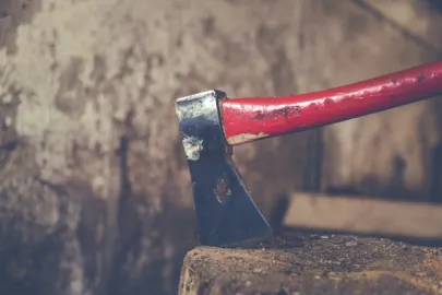 Baba-oğul kavgası  kanlı bitti: Oğlunu baltayla yaraladı