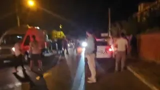 Bahçe duvarını yıkarak durabildi