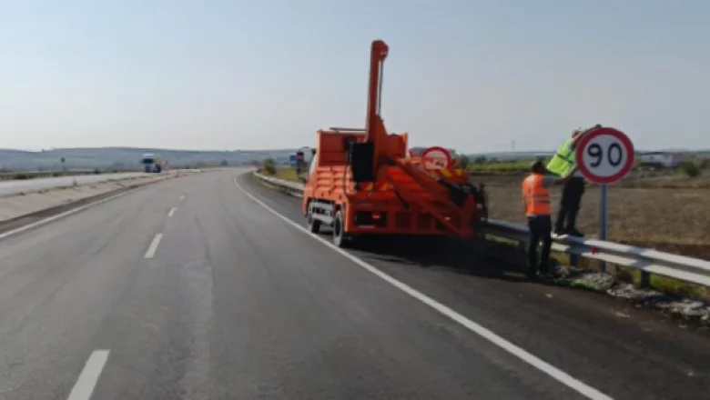 Bakan açıkladı; Karayollarında 120 bin gereksiz levha kaldırıldı