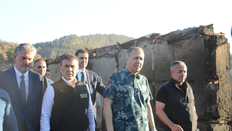 Bakan Yerlikaya orman yangınından zarar gören köylerde inceleme yaptı