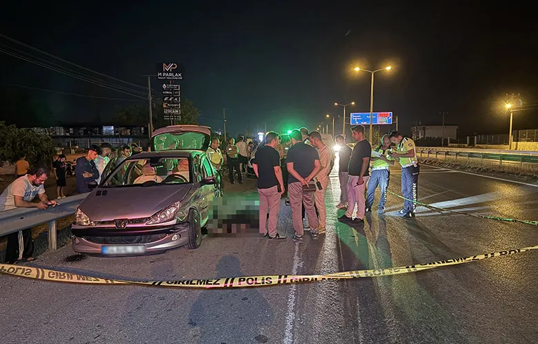 Bariyerlere çarpan otomobilin sürücüsü öldü