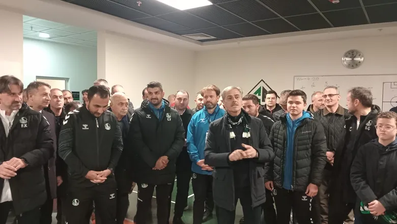 Başkan Alemdar Soyunma Odasında Futbolcuları Tebrik Etti, Sorunların Çözümü İçin Söz Verdi