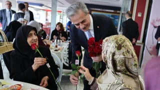 Başkan Alemdar’dan Anneler Günü’nde anlamlı buluşma