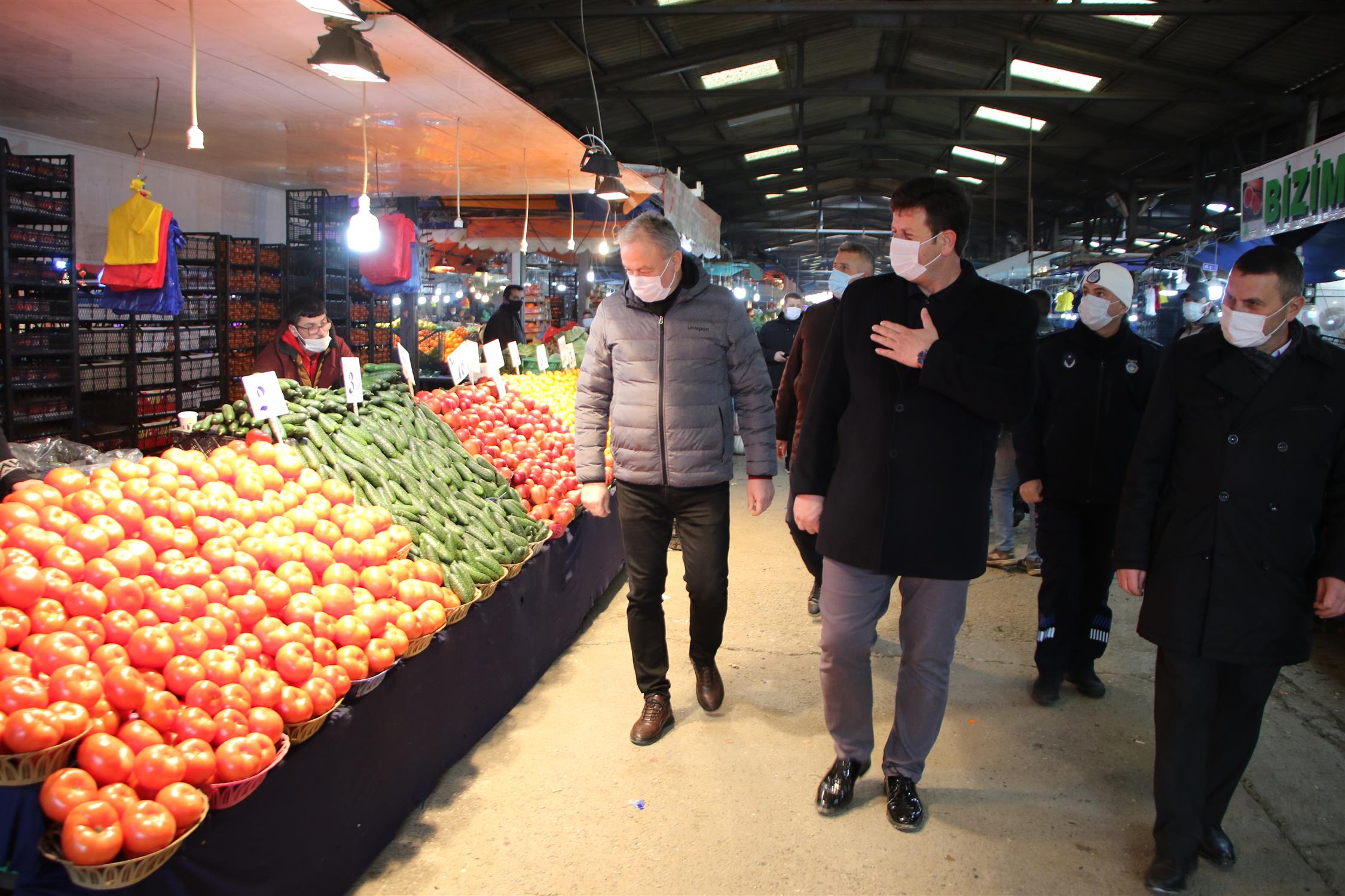 Başkan Soykan, Pazar Yeri'nde denetime katıldı