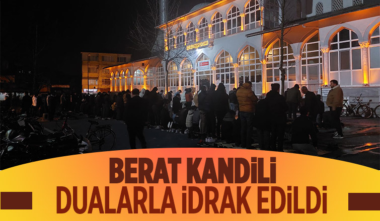 Berat Kandili'nde vatandaşlar camilere akın etti