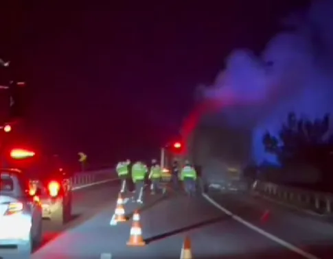 Bilecik-Sakarya yolunda tır yandı