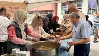 Binlerce kişi aşureyi tattı, hem diller hem de gönüller lezzet buldu