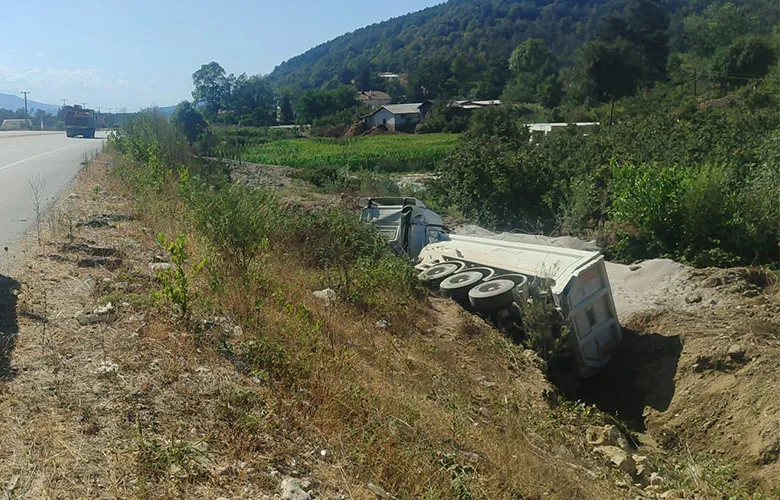  Bu kazada sürücünün burnu bile kanamadı!