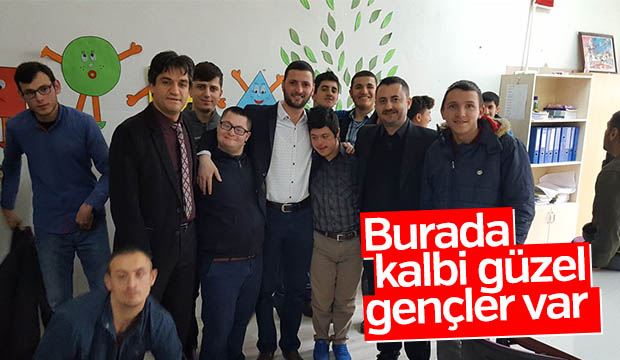 Burada kalbi güzel gençler var