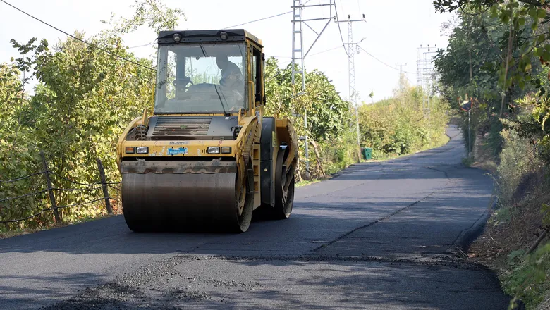 Büyükşehirden Akyazı'da 3 Mahalle'de asfalt çalışması
