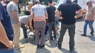 Cadde'de Korkutan Kaza Çarpmamak İçin Manevra Yaptı, Devrilip Yaralandı 