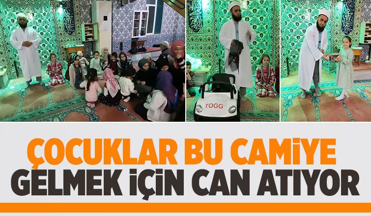 Camiye gelen çocukları eğlendiriyorlar