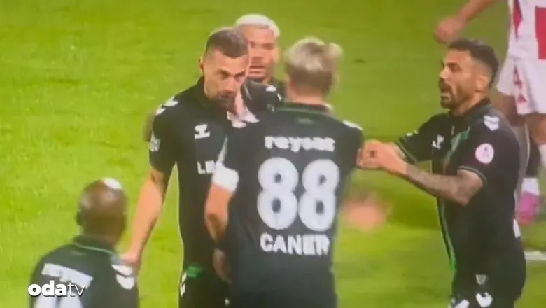 Caner Erkin'den olay hareket; Takım arkadaşını tokatladı