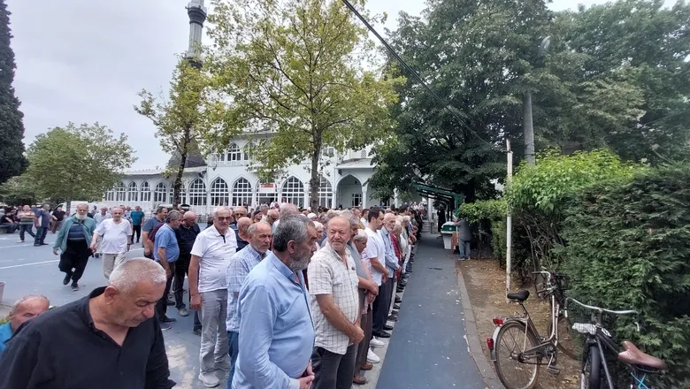 Celal Demirhan toprağa verildi.