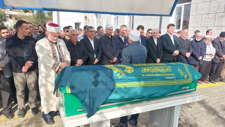  Çeşminaz Aydoğdu Dualarla Defnedildi