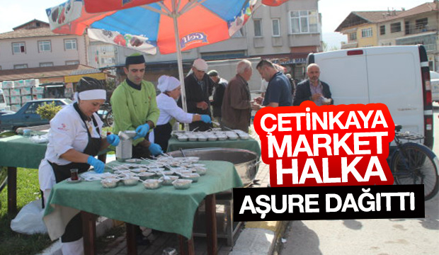Çetinkaya Market Halka Aşure Dağıttı