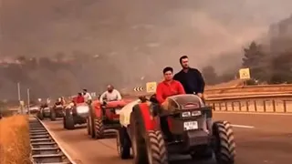 Çiftçiler alevlerle mücadele için yangın bölgesine akın ediyor