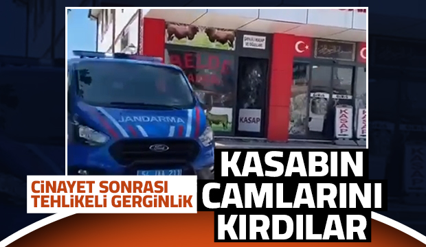 Cinayetin ardından kasabın camlarını taşladılar