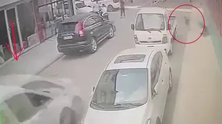 Çocuğun aracın altında kaldığı kaza kamerada
