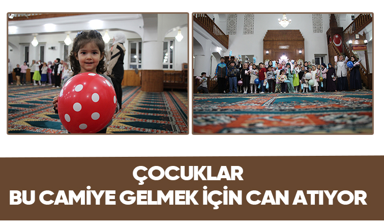 Çocuklar hem ibadet ediyor hem de oyun oynuyor    